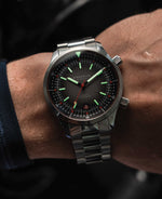 popup|Matthias has a wrist circumference of 7.2in|Best readability even in difficult lighting conditions thanks to Luminova.