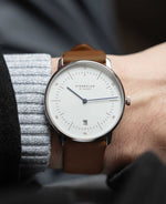 popup|Matthias has a wrist size of 18.5 cm/7.2 in|Awarded with the German Design Award 2024.