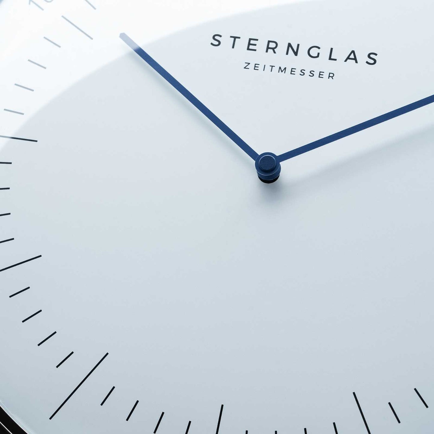 Clock Naos white