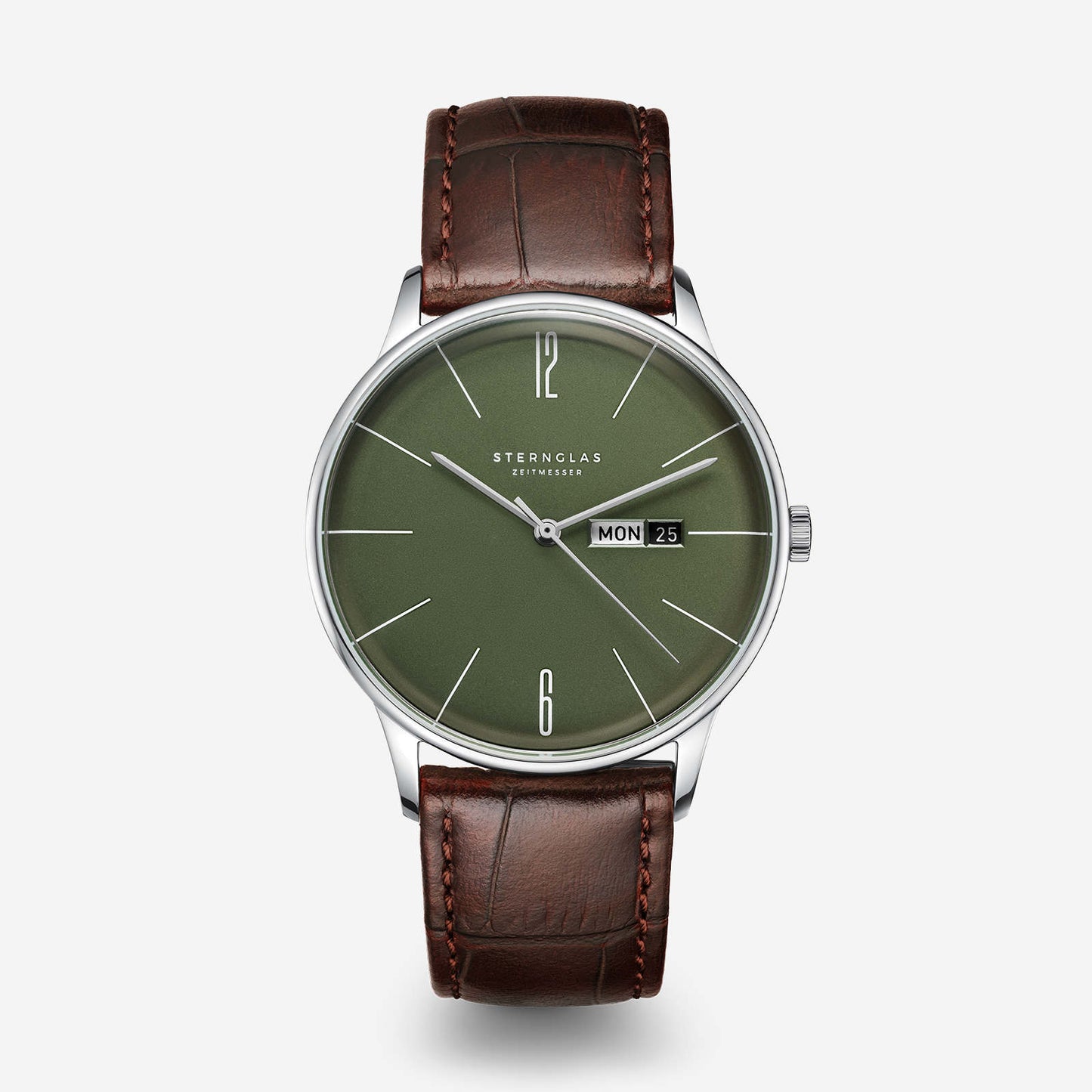popup|Curved vintage-style dial|Inspired by the Berlin train station in Hamburg over 150 years ago, the dial is reduced and kept clear. The fine satin finish gives the dial with its delicate indices a timeless classic look.