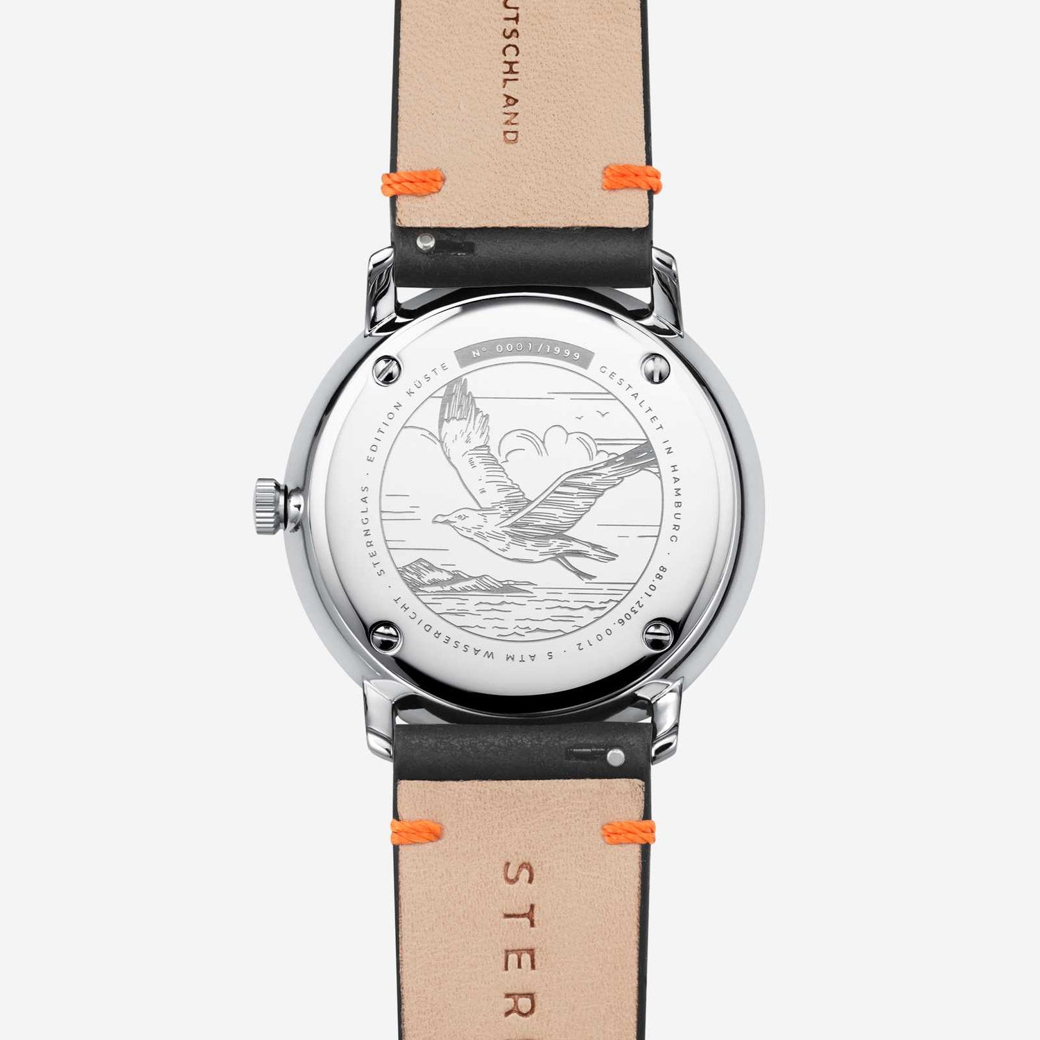 popup|High-quality edition engraving|The case back is adorned with a tactile engraving of the fulmar, which is particularly affected by plastic waste in the sea and thus symbolises what needs to be protected.