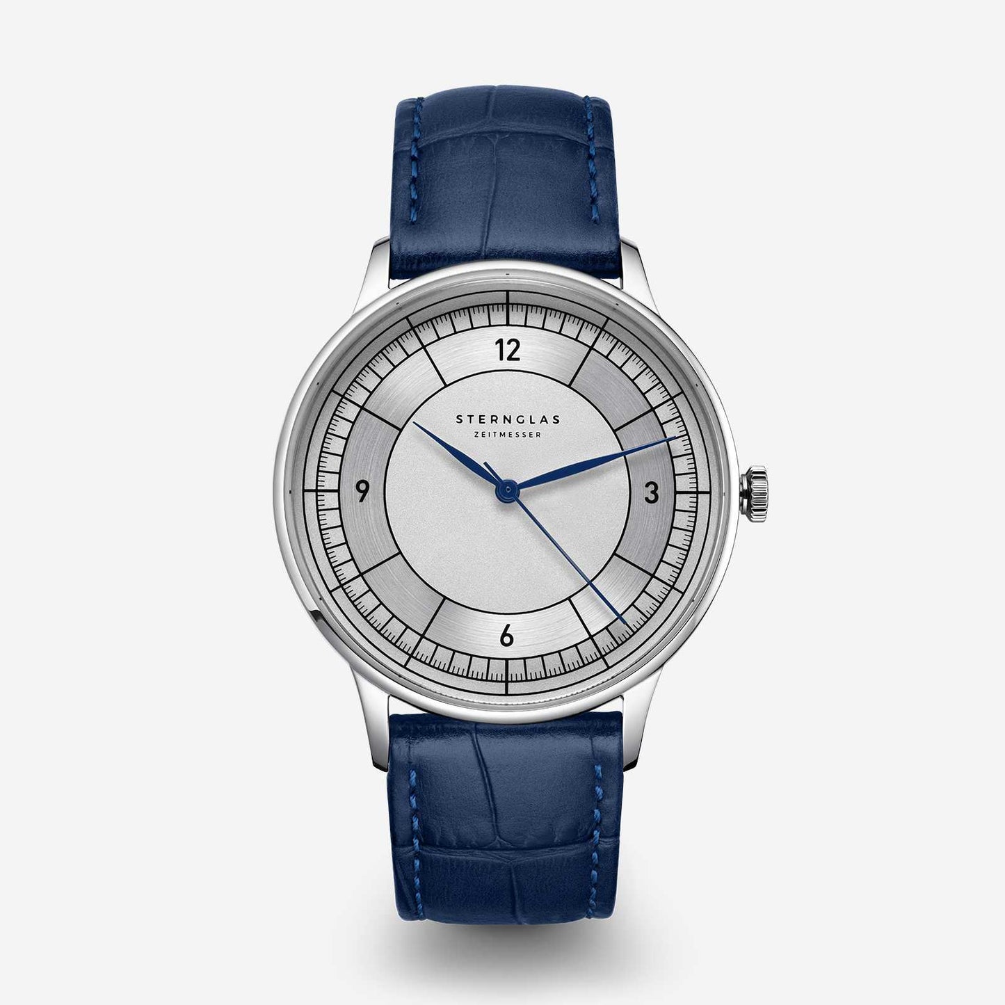 popup|Satined dial with circular brushes|Multiple concentric circles are divided into the eponymous sectors with lines. In addition, the hour ring of the satined dial has a circular brushing. This division ensures functional, optical clarity and makes for particularly easy reading.