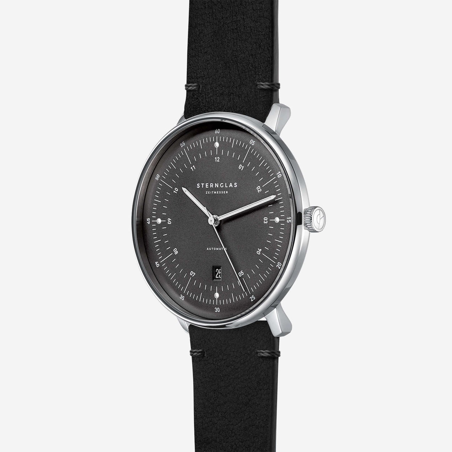 popup|Curved dial|The silvery satin-finished dial with fine curvature gives the model a noble vintage character.