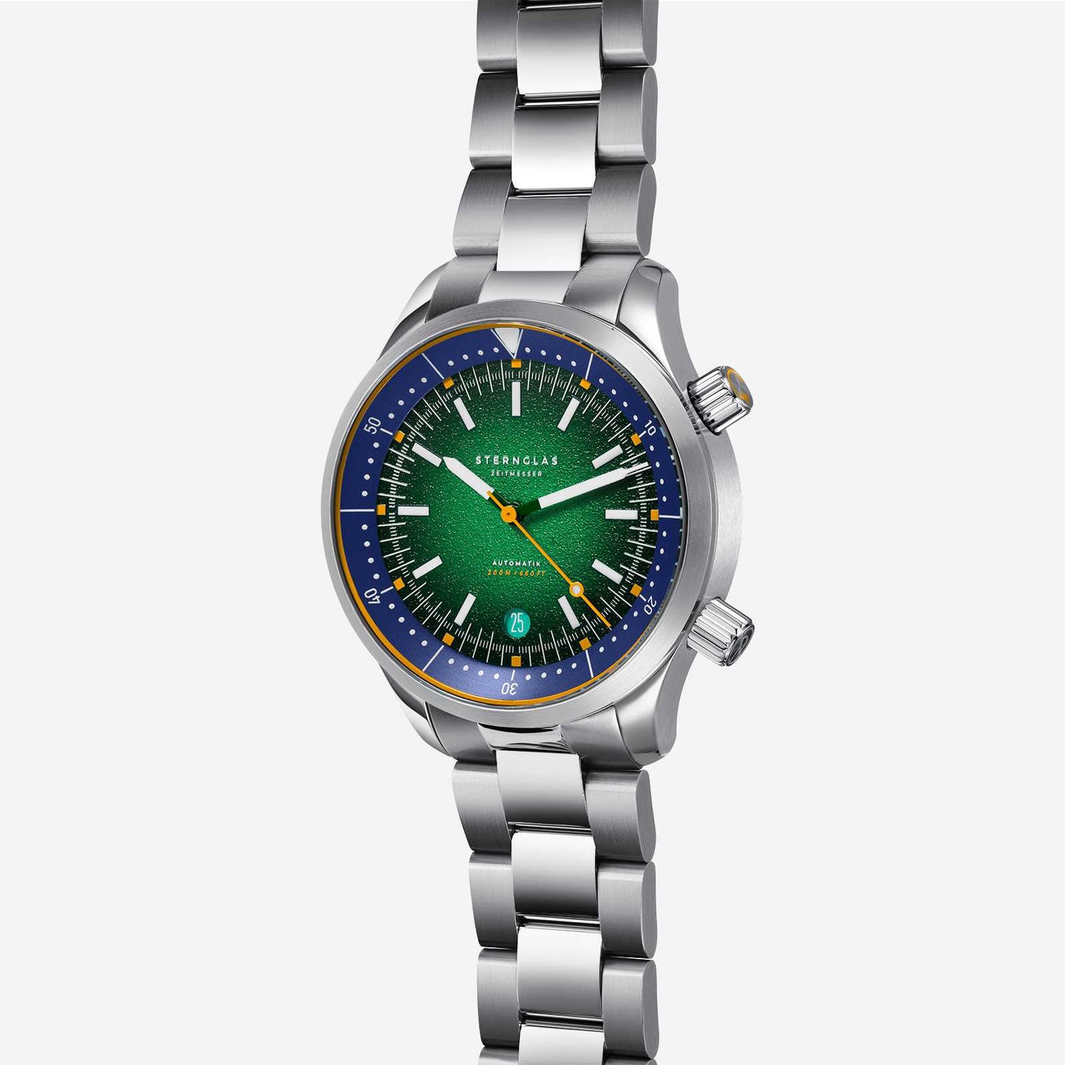 popup|First STERNGLAS watch with integrated metal bracelet|Metal bracelet can be shortened without tools using a detachable pin system.