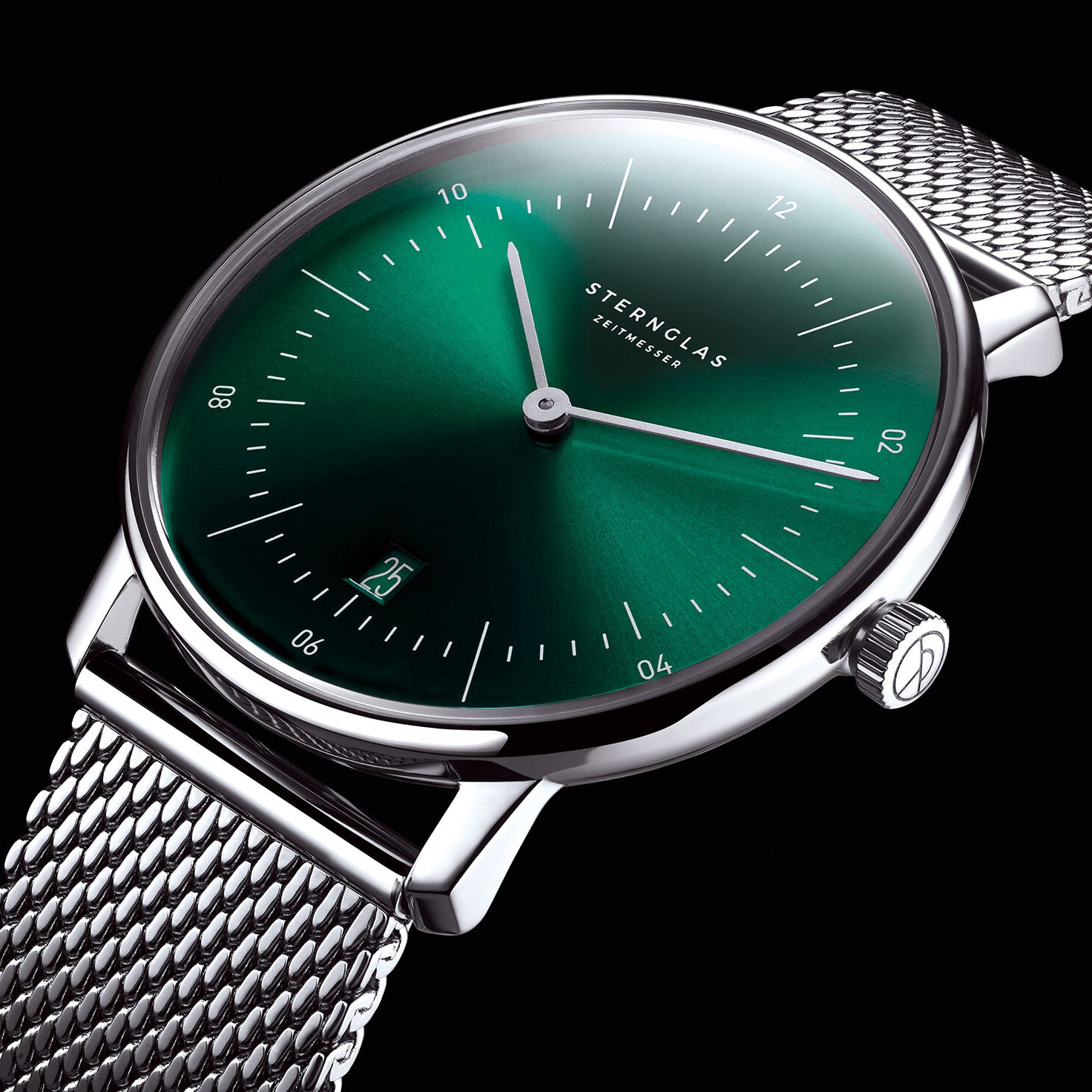 popup|Timelessly elegant metal strap in Milanese style|The Milanese strap made of stainless steel complements the colored dial. It fits wonderfully around your wrist and can be adjusted to your desired length.