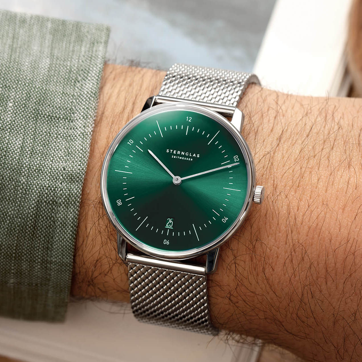 popup|Ronda quartz movement|The premium movement from Swiss traditional manufacturer Ronda ensures precision and durability.