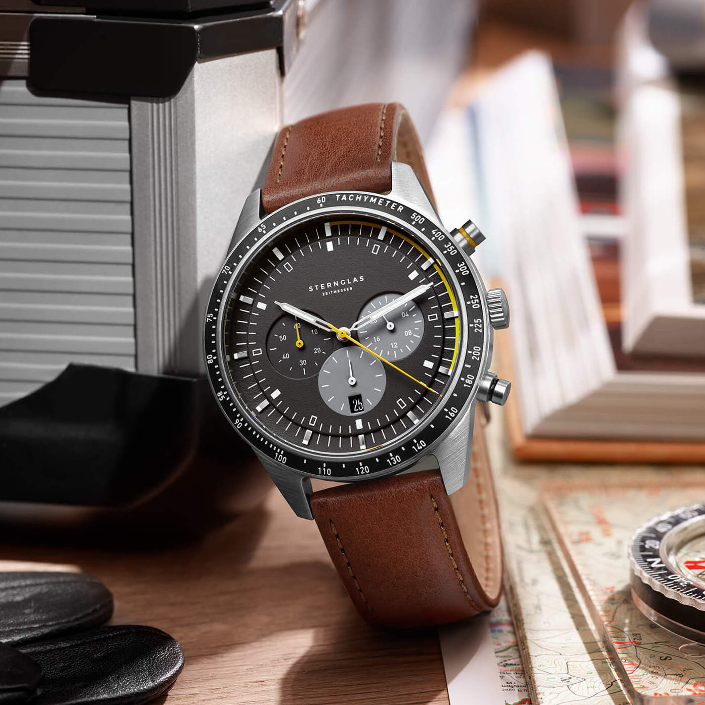 popup|Japanese precision mechanics|The chronograph movement from Japanese manufacturer Miyota enables timing in minutes and seconds.