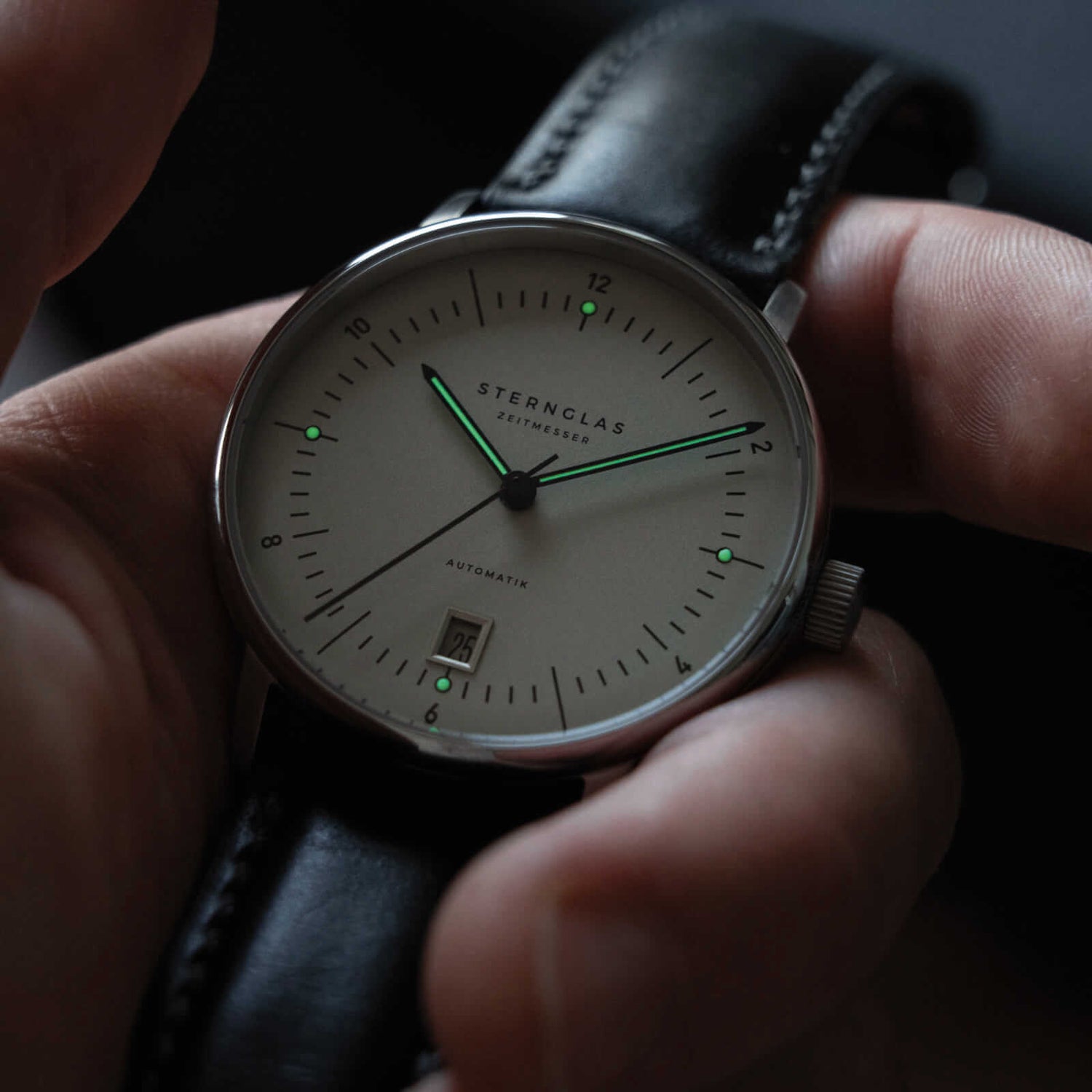 popup|Luminescent Luminova|Luminova on the hands and dial improve readability in the dark.