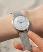 popup|Lisa has a wrist circumference of 14.5 cm/5,7inch|Timeless design for the female wrist