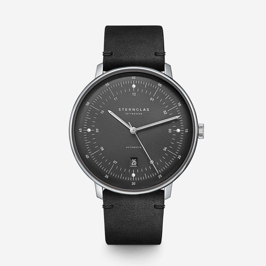 popup|A homage to the Hanseatic city|Inspired by measuring instruments from seafaring, the focus of the Hamburg Automatic is clearly on function.