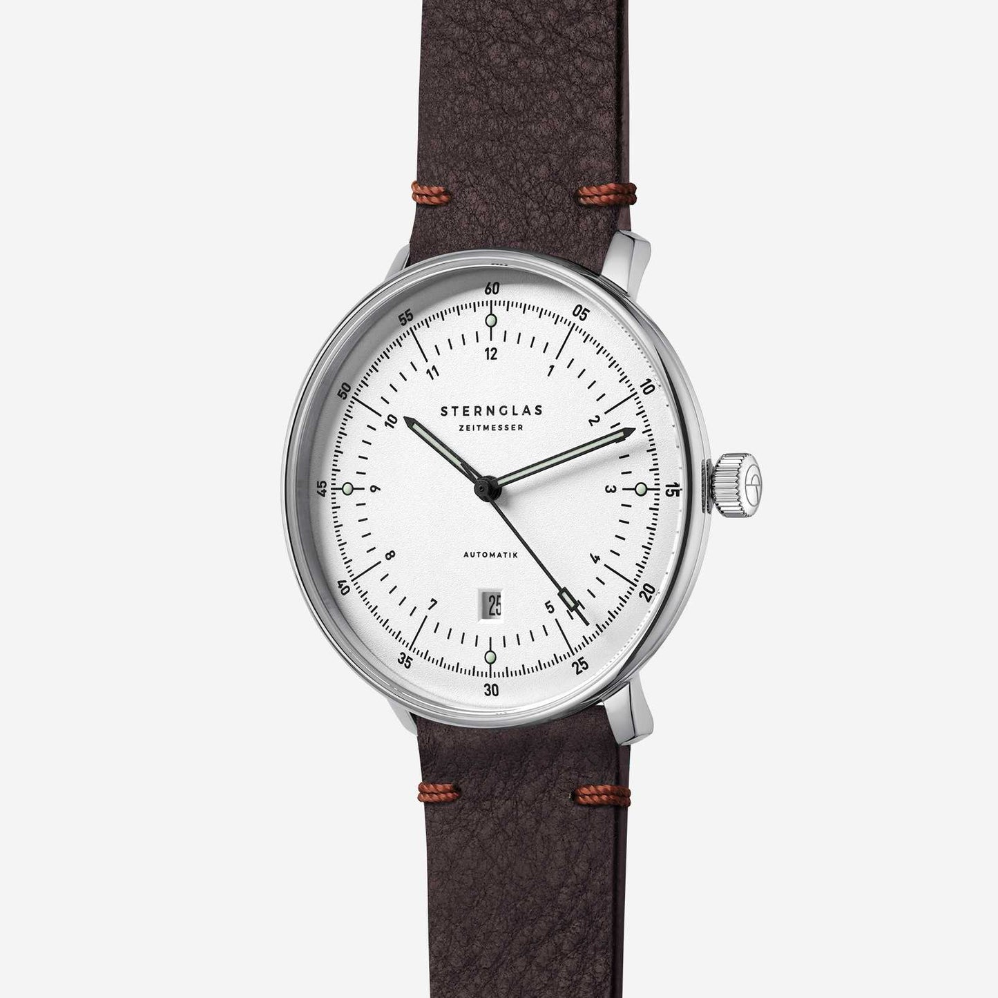 popup|Curved dial|The silvery satin-finished dial with fine curvature gives the model a noble vintage character.